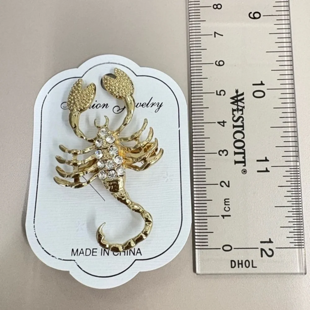 Golden Scorpion‎ Rhinestone Brooch – Fierce Elegance with Vintage Glam Spark new